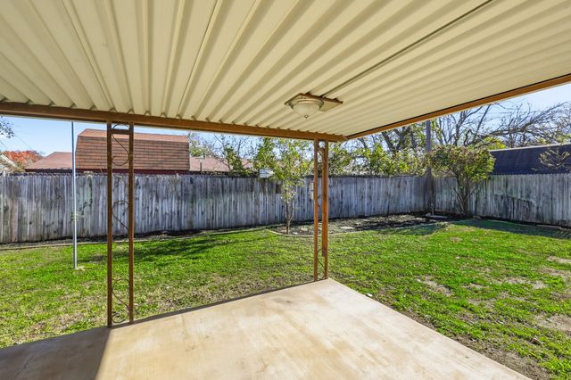 808 Bridle Avenue, White Settlement, TX 76108
