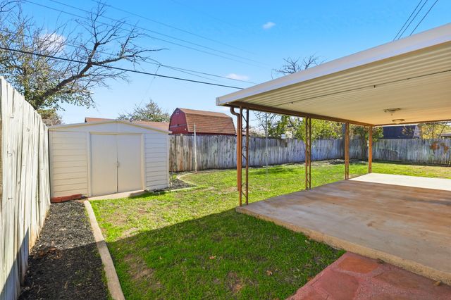 808 Bridle Avenue, White Settlement, TX 76108