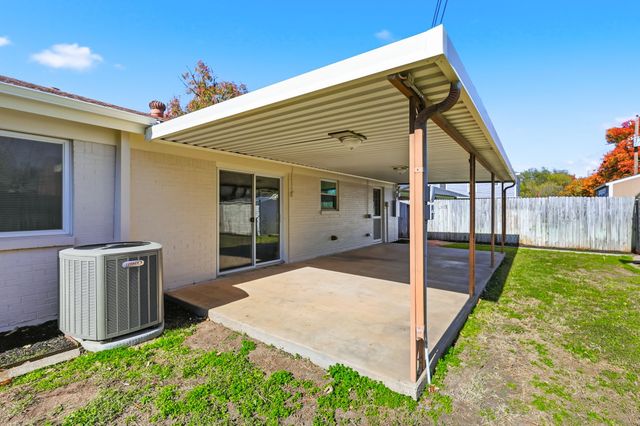 808 Bridle Avenue, White Settlement, TX 76108