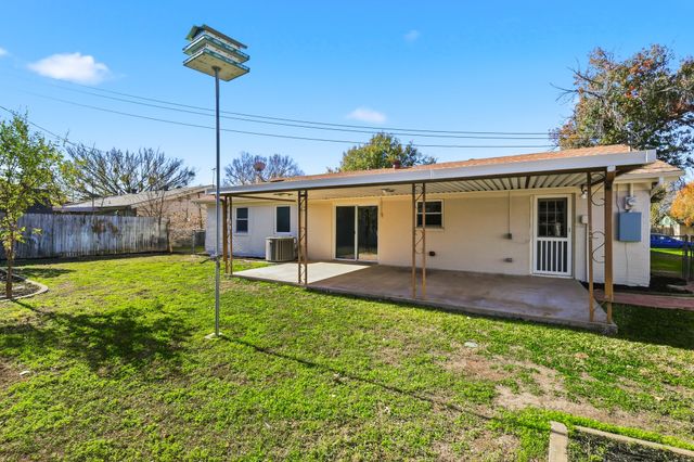 808 Bridle Avenue, White Settlement, TX 76108