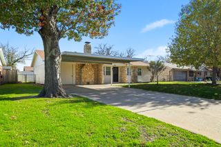 808 Bridle Avenue, White Settlement, TX 76108