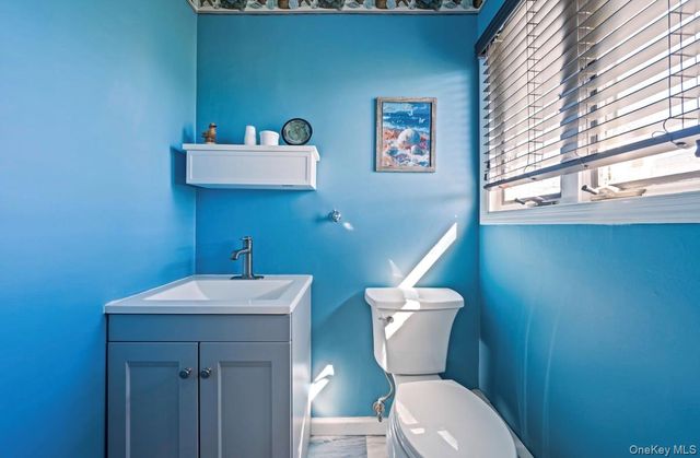 8 Leeward Lane, Commack, NY 11725