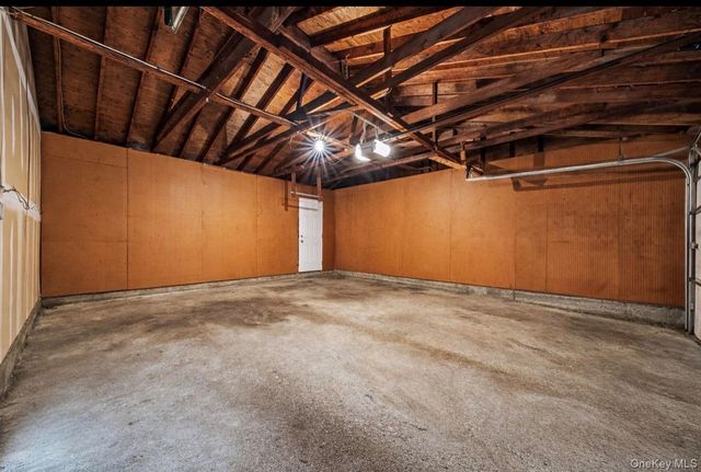 8 Leeward Lane, Commack, NY 11725