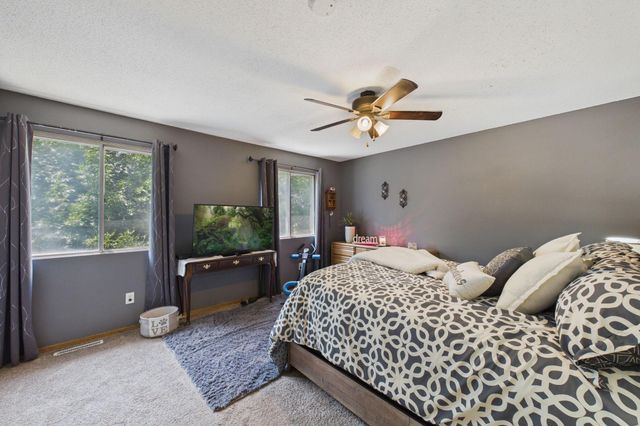 1467 Goodwin Avenue N, Oakdale, MN 55128
