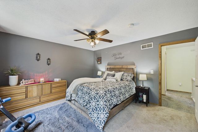 1467 Goodwin Avenue N, Oakdale, MN 55128