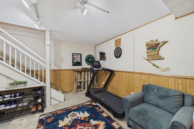 1467 Goodwin Avenue N, Oakdale, MN 55128