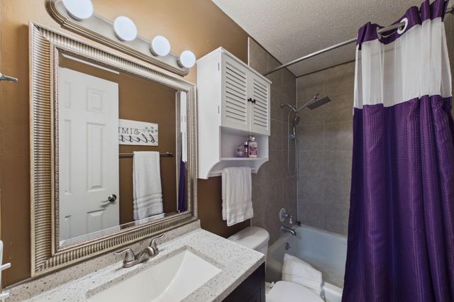 1467 Goodwin Avenue N, Oakdale, MN 55128