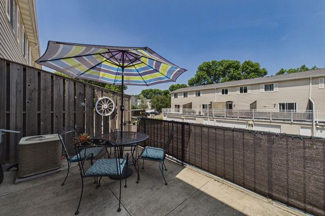 1467 Goodwin Avenue N, Oakdale, MN 55128