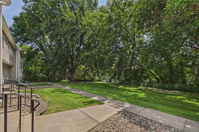 1467 Goodwin Avenue N, Oakdale, MN 55128