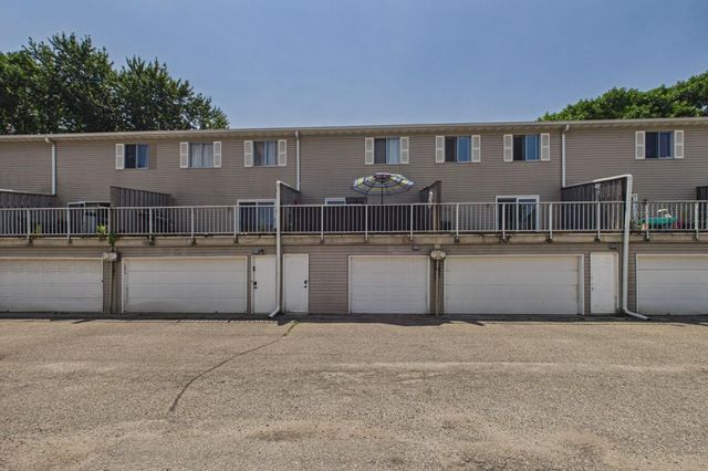 1467 Goodwin Avenue N, Oakdale, MN 55128