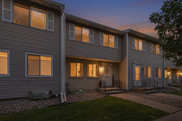 1467 Goodwin Avenue N, Oakdale, MN 55128