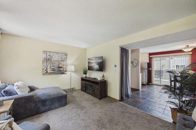 1467 Goodwin Avenue N, Oakdale, MN 55128