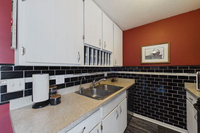 1467 Goodwin Avenue N, Oakdale, MN 55128