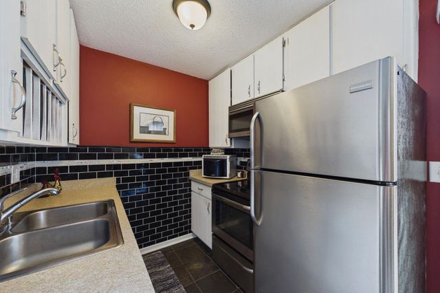 1467 Goodwin Avenue N, Oakdale, MN 55128
