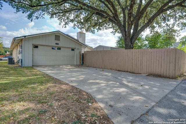 13703 Stony Forest Dr, San Antonio, TX 78231