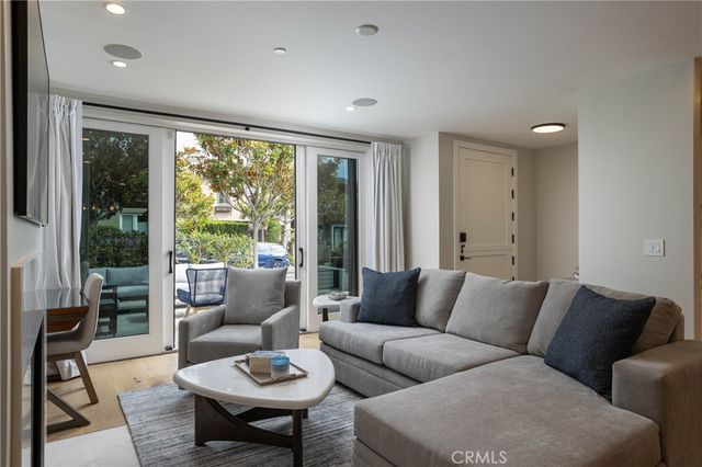 711 Marigold Avenue, Corona Del Mar, CA 92625