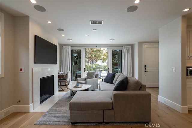 711 Marigold Avenue, Corona Del Mar, CA 92625