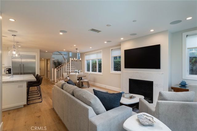 711 Marigold Avenue, Corona Del Mar, CA 92625