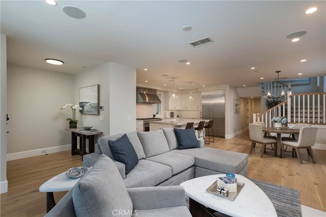 711 Marigold Avenue, Corona Del Mar, CA 92625