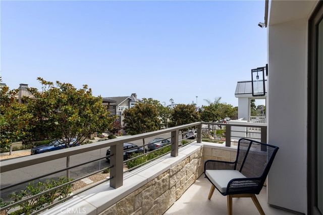 711 Marigold Avenue, Corona Del Mar, CA 92625