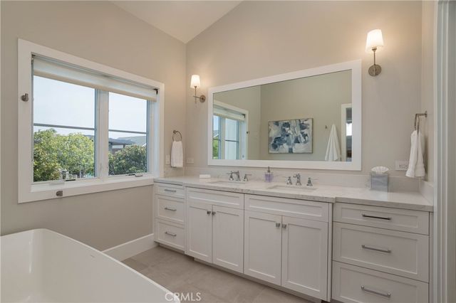 711 Marigold Avenue, Corona Del Mar, CA 92625