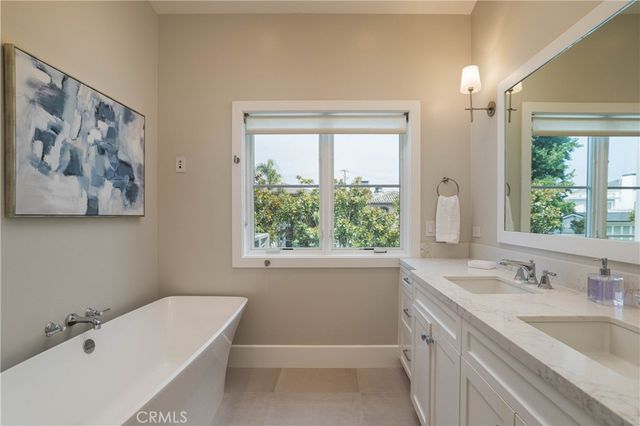 711 Marigold Avenue, Corona Del Mar, CA 92625
