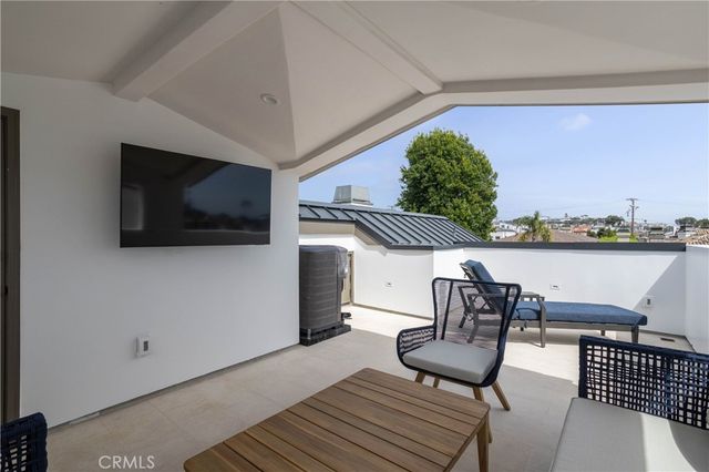 711 Marigold Avenue, Corona Del Mar, CA 92625