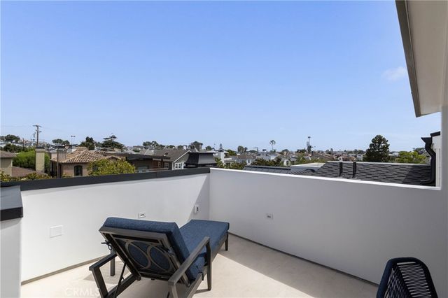 711 Marigold Avenue, Corona Del Mar, CA 92625