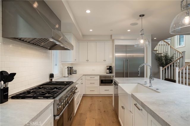 711 Marigold Avenue, Corona Del Mar, CA 92625