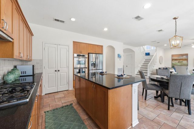 19 Fortuneberry Place, The Woodlands, TX 77382