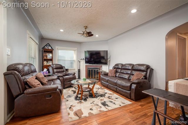 21609 Gaukler Street, Saint Clair Shores, MI 48080