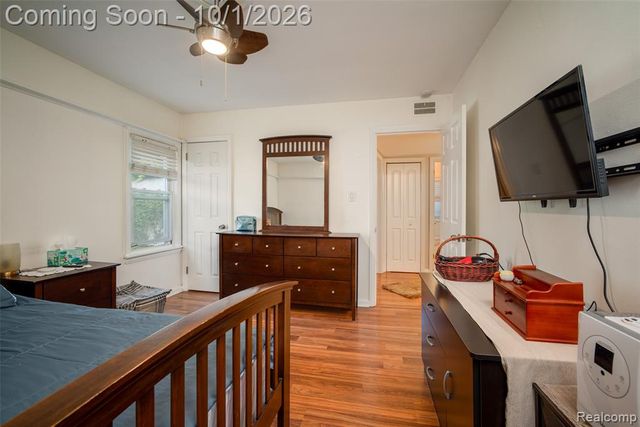 21609 Gaukler Street, Saint Clair Shores, MI 48080