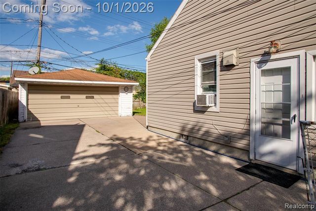 21609 Gaukler Street, Saint Clair Shores, MI 48080