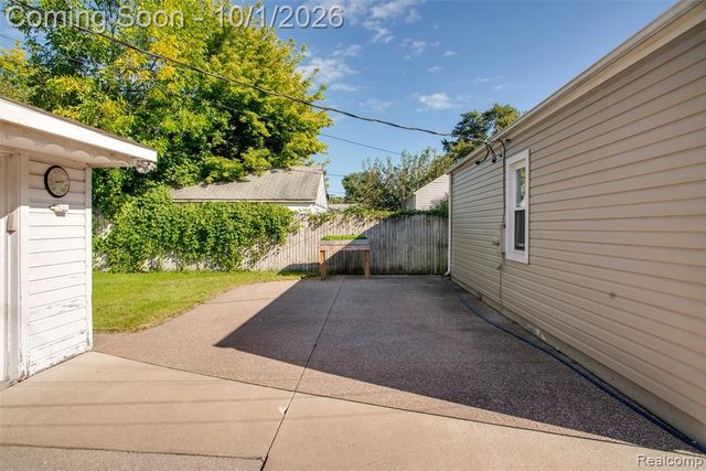 21609 Gaukler Street, Saint Clair Shores, MI 48080