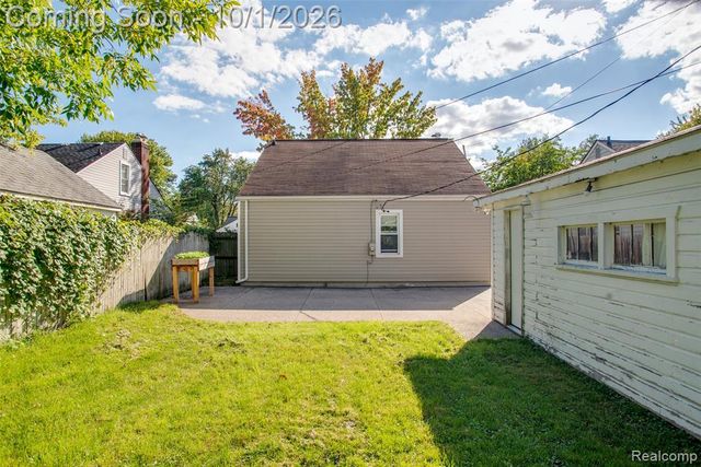 21609 Gaukler Street, Saint Clair Shores, MI 48080