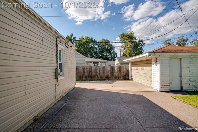 21609 Gaukler Street, Saint Clair Shores, MI 48080
