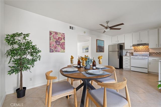 19041 Hamlin 5, Reseda, CA 91335