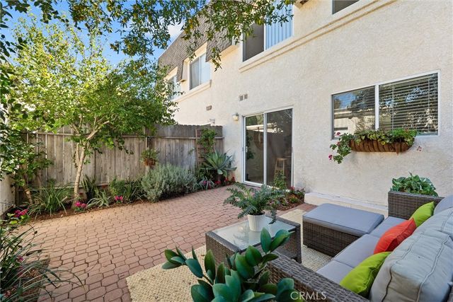 19041 Hamlin 5, Reseda, CA 91335