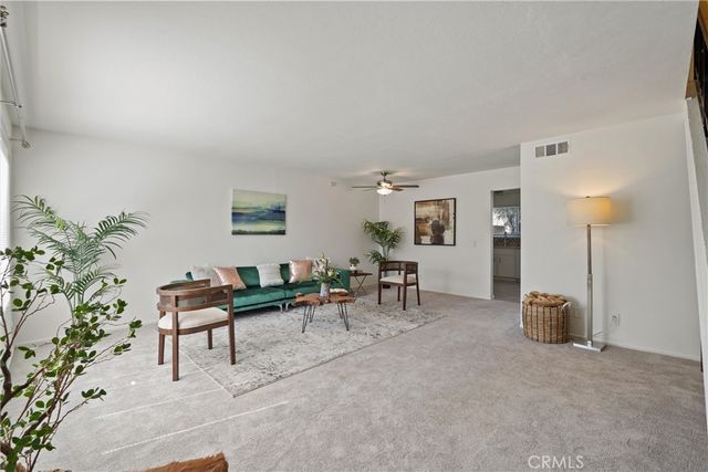 19041 Hamlin 5, Reseda, CA 91335