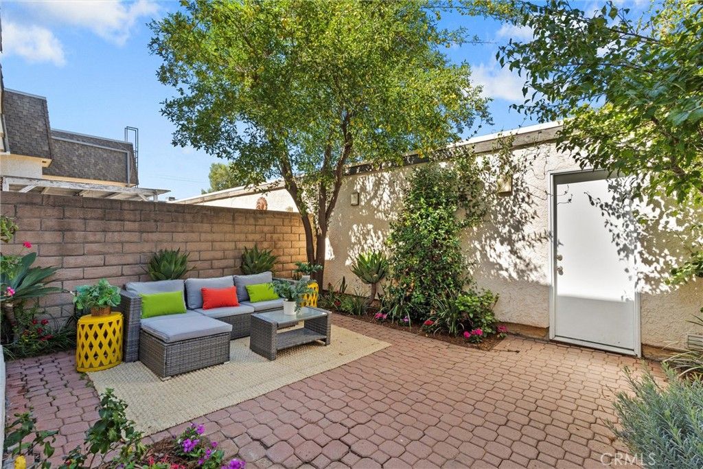 19041 Hamlin 5, Reseda, CA 91335