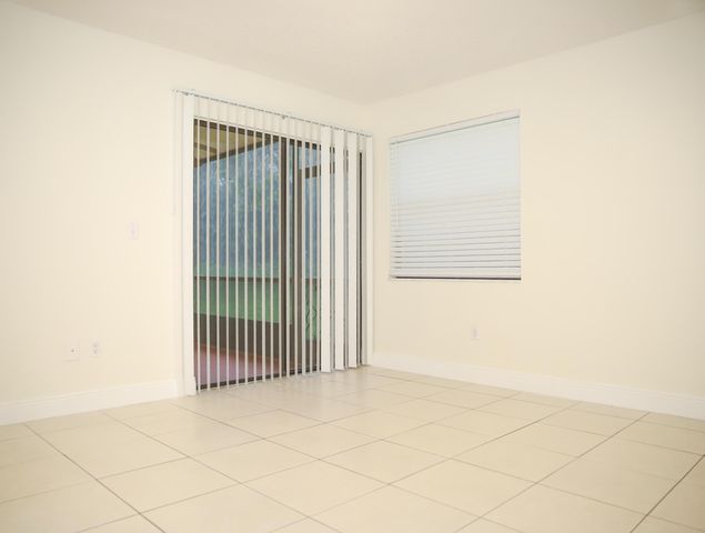 2007 W LAKEVIEW Drive W, Royal Palm Beach, FL 33411
