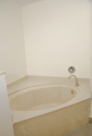 2007 W LAKEVIEW Drive W, Royal Palm Beach, FL 33411