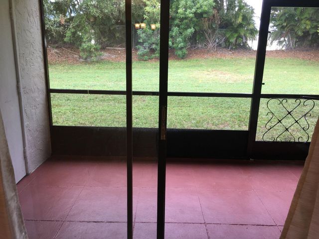 2007 W LAKEVIEW Drive W, Royal Palm Beach, FL 33411