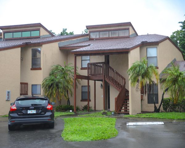 2007 W LAKEVIEW Drive W, Royal Palm Beach, FL 33411