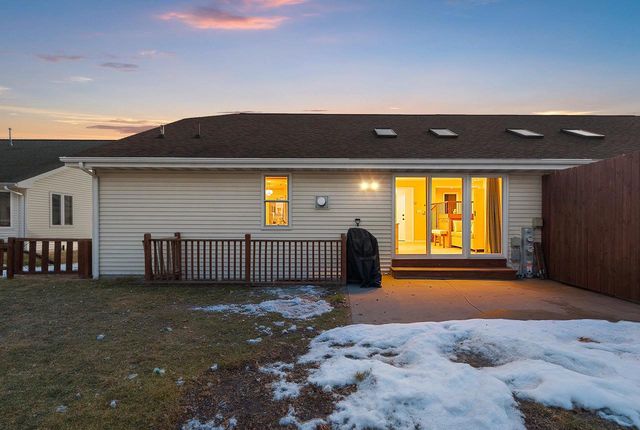 818 RUNDQUIST WAY, Kimberly, WI 54136