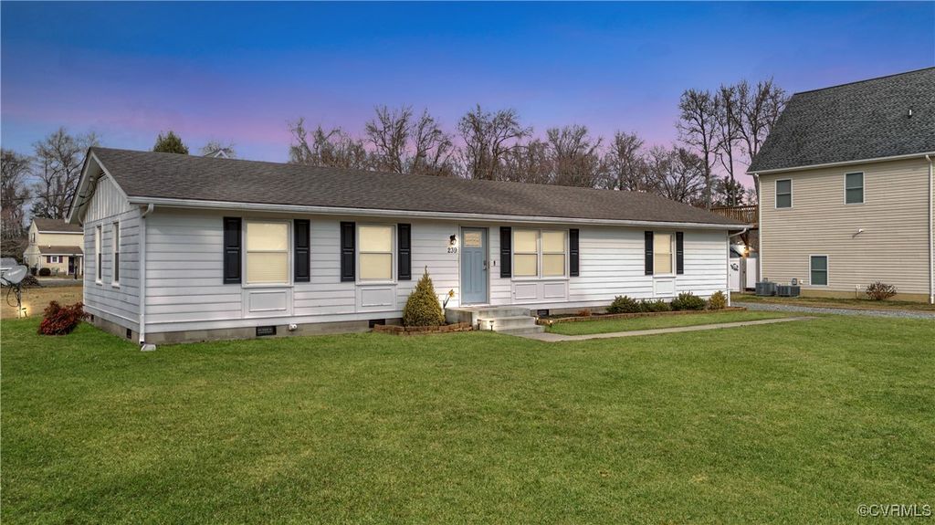 239 Marine Dr, Dunnsville, VA 22454