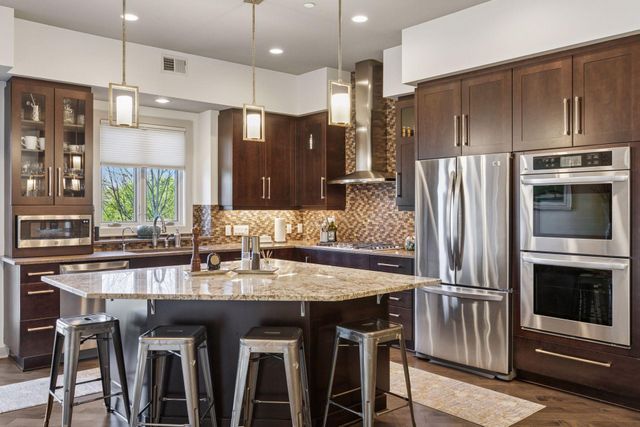 555 Oak Ridge Place 150, Hopkins, MN 55305