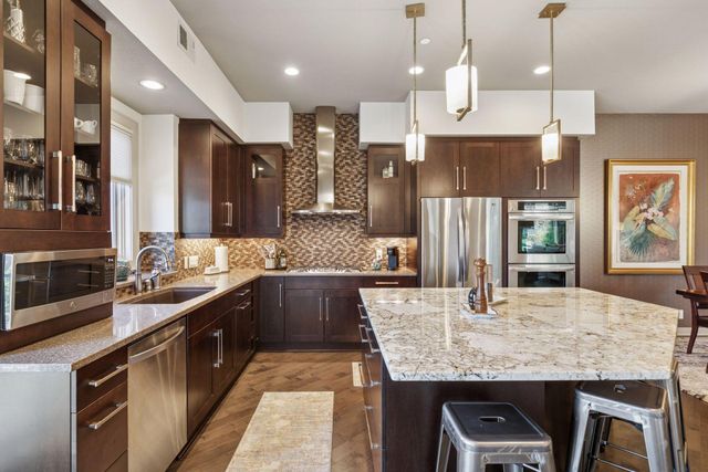 555 Oak Ridge Place 150, Hopkins, MN 55305