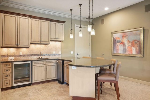 555 Oak Ridge Place 150, Hopkins, MN 55305