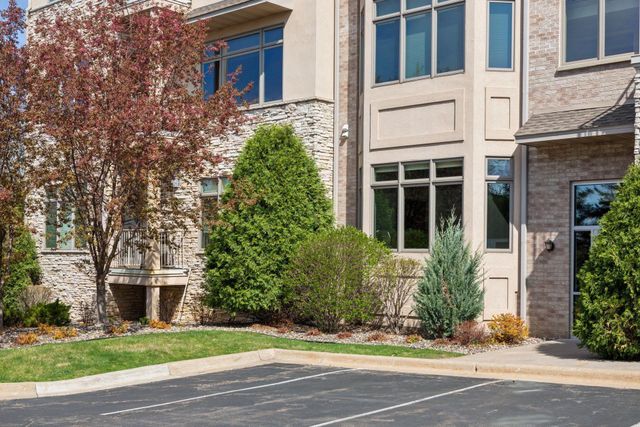 555 Oak Ridge Place 150, Hopkins, MN 55305